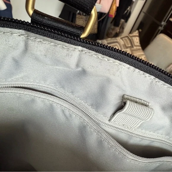 Baggallini Jessica Unisex Water Resistant Convertible Backpack RFID Anti Theft - Picture 9 of 12